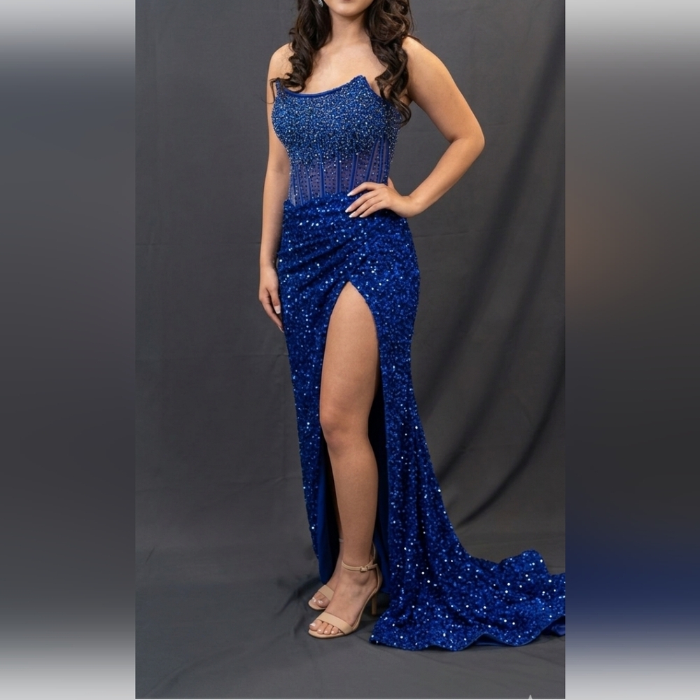 Elegant Blue Sequin Evening Dress
